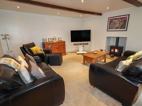 Mill Cottage, Pet Friendly, Character Holiday Cottage In Hope - Castleton