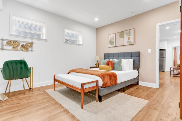 Colorful Remodeled Boho Suite- By Union Market & Restaurants. Quiet Area! - Silver Spring, MD
