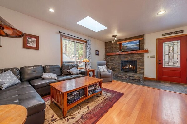 Cozy Cabin With Private Hot-tub And Walk To Lake Tahoe Beach - Carson City, NV