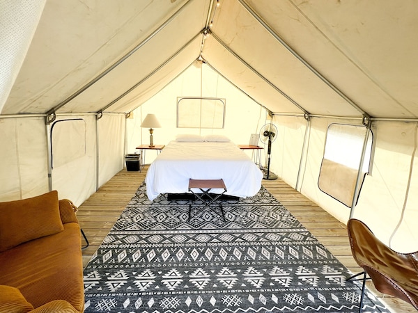 You Dont Have To Be A Nature Aficionado To Enjoy Glamping! Make Memories In The Great Outdoors. Sleeps 2 In Queen Bed. Site Includes A Picnic Table And Outdoor Fire Pit. - Buena Vista, CO