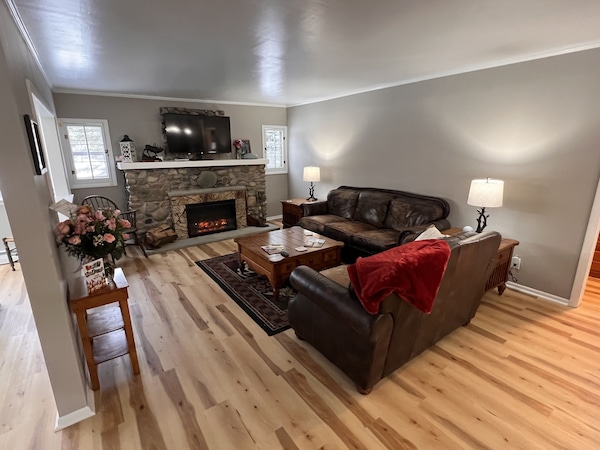 Charming Home In The Heart Of Northern Michigan's Destinations And Activities. - Burt Lake, MI