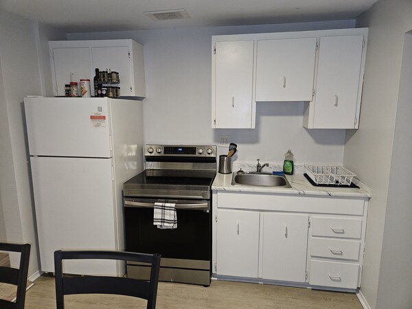 Cozy 1-bedroom Apartment In Lovely Greater Sudbury With Wifi, Ac - Grand Sudbury