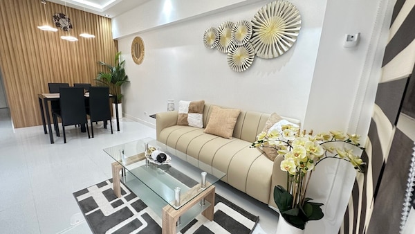 Elegantly Decorated Condo To Make You Feel At Home Even Away From Your Own Home. - Las Piñas