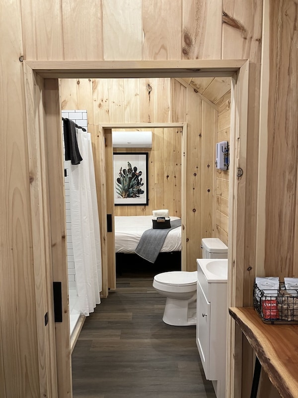 Tiny Home With One Queen Bed On Main Floor. - Grand Junction, CO