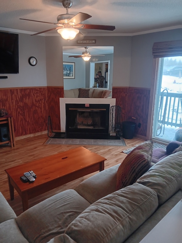 Cozy 2 Bedroom Condo Walking Distance To Slopes Hot Tub,pool,gameroom,gym. - ビーチ・マウンテン, NC