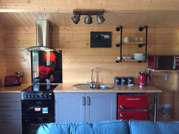 Cosy 1-bed Farm Stay Cabin - Derbyshire