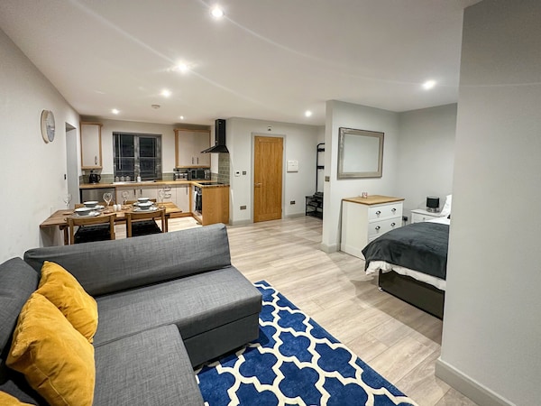 1 Bedroom Accommodation In Guilsfield - Welshpool