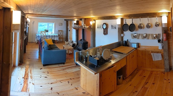 Idyllic Connemara Cottage With Sweeping Sea, Island And Mountain Views. - Clifden