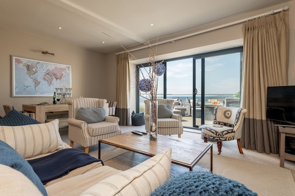 Seascape -  A 4 Bed Apartment That Sleeps 7 Guests  In 4 Bedrooms - Rhosneigr