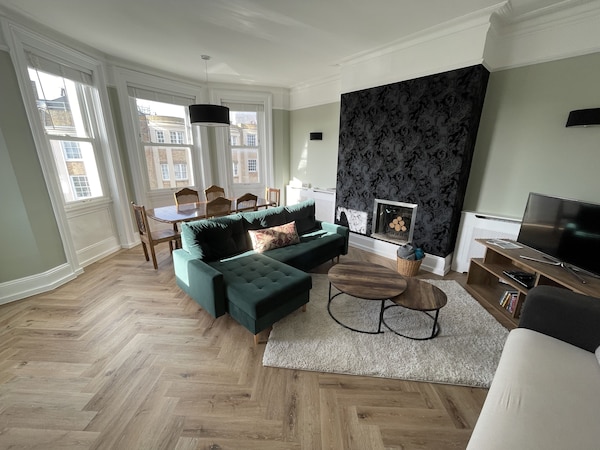 Regency Style Spacious Seaview Apartment. Sleeps Up To 6! - Brighton and Hove