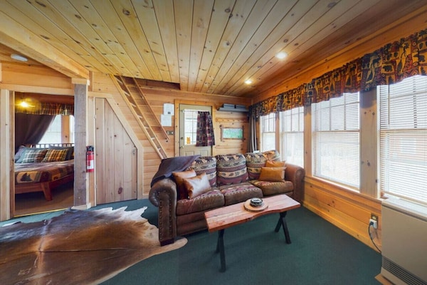 Charming Cabin With Wood Stove, Firepit And Porch! - Greenville, ME