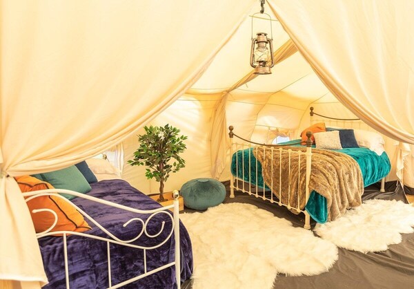 The Mahal A Majestic 4-bedroom Glamping Palace! - West Midlands