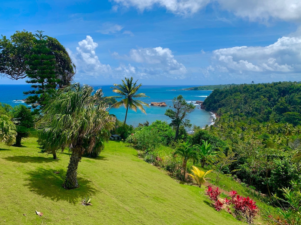 Eco-cottage 2-bed W/ Stunning Ocean View - Dominica