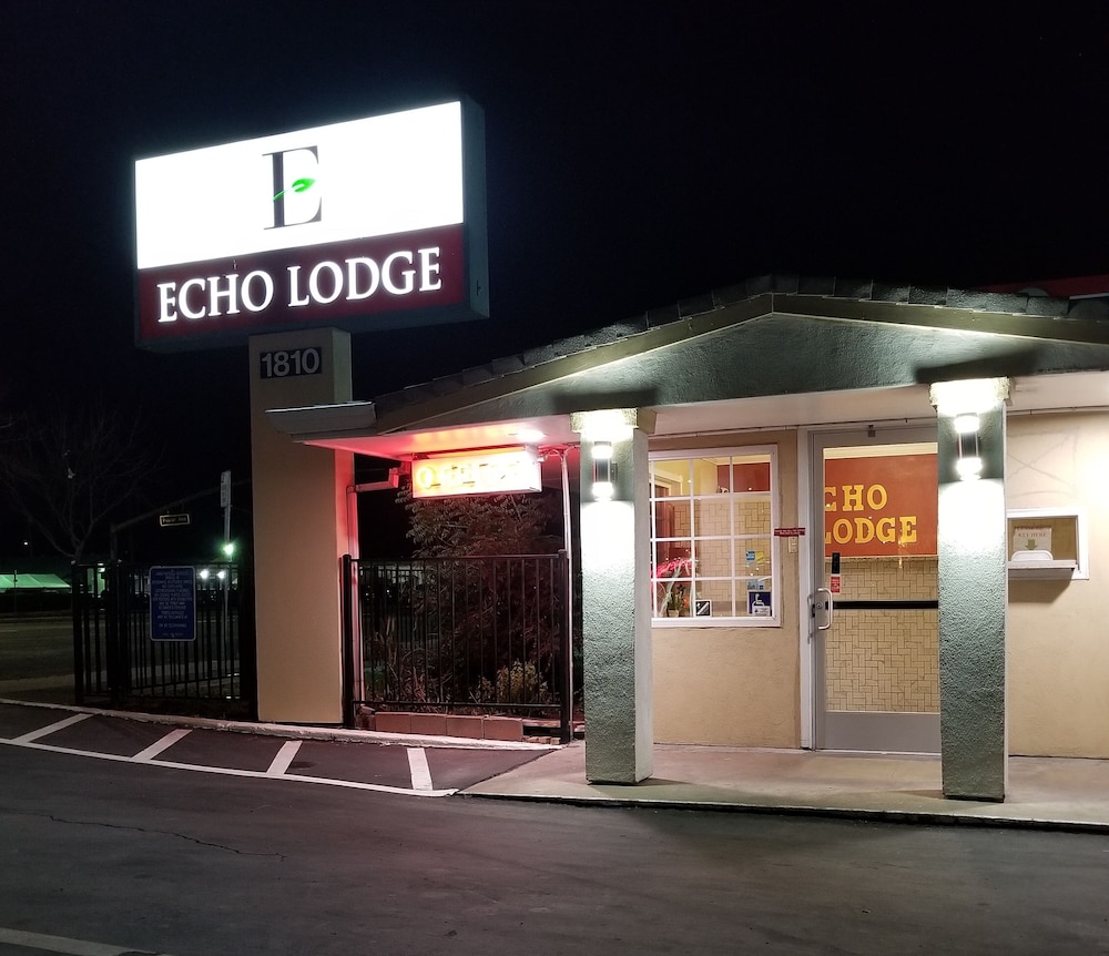 Echo Lodge - Sacramento Zoo, Sacramento