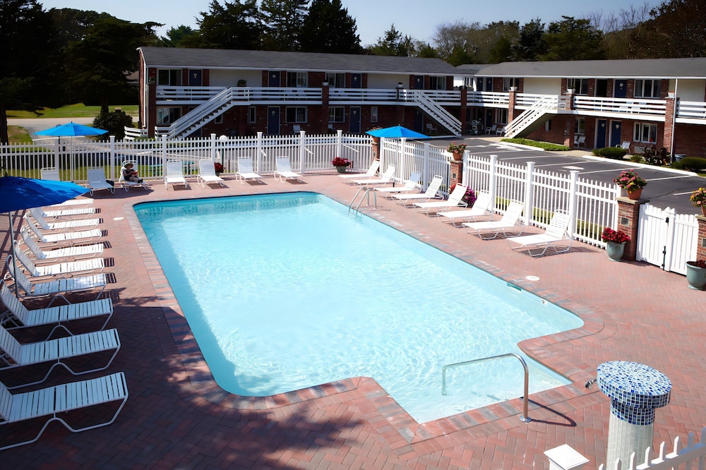 Breezeway Resort - Rhode Island