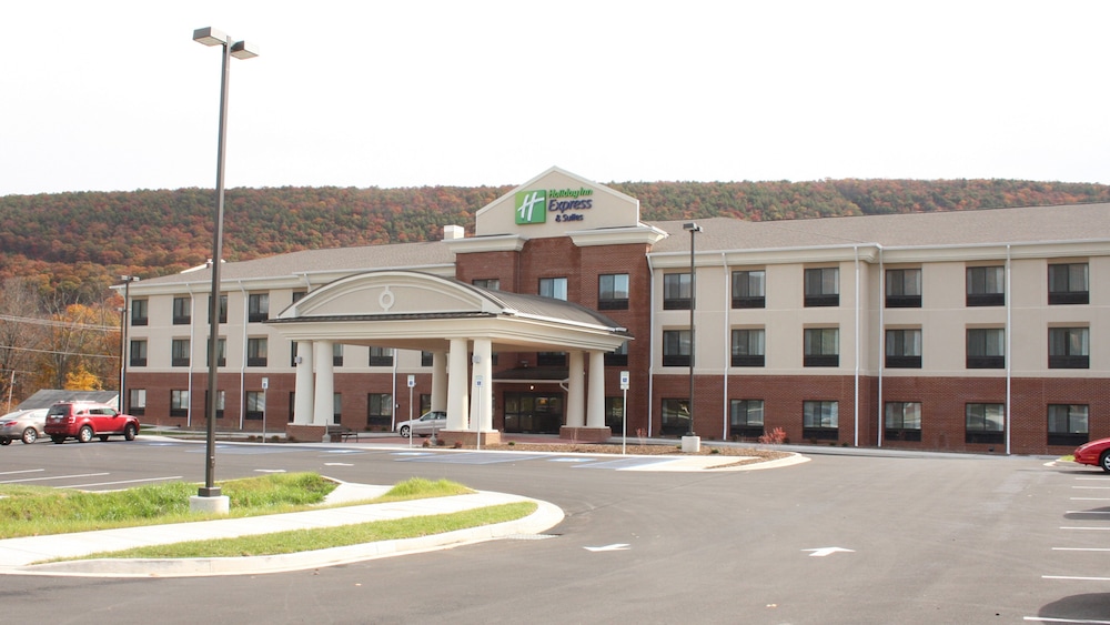 Holiday Inn Express & Suites La Vale/Cumberland - Cumberland, MD