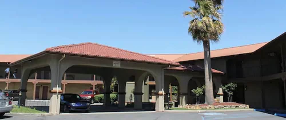 Shenandoah Inn, MAJOR CREDIT CARDS REQUIRED for check in - California
