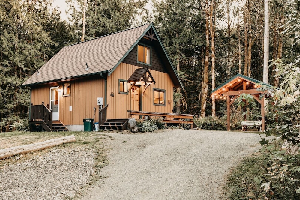 Mt. Baker Lodging - Cabin #67 - Private 2-story Cabin With A Private Hot Tub! - Canada