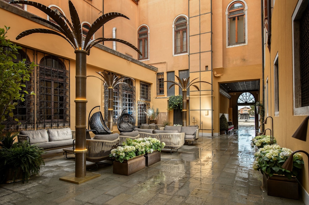 Palazzo Veneziano - Venice Collection - Lido