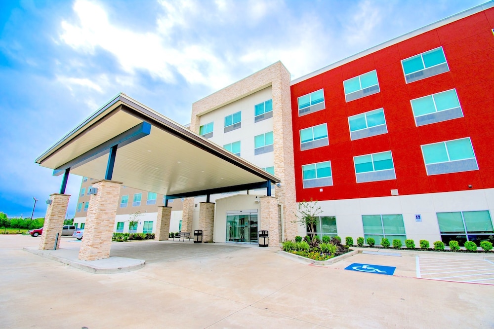 Holiday Inn Express & Suites Houston Iah - Beltway 8, An Ihg Hotel - Houston, TX