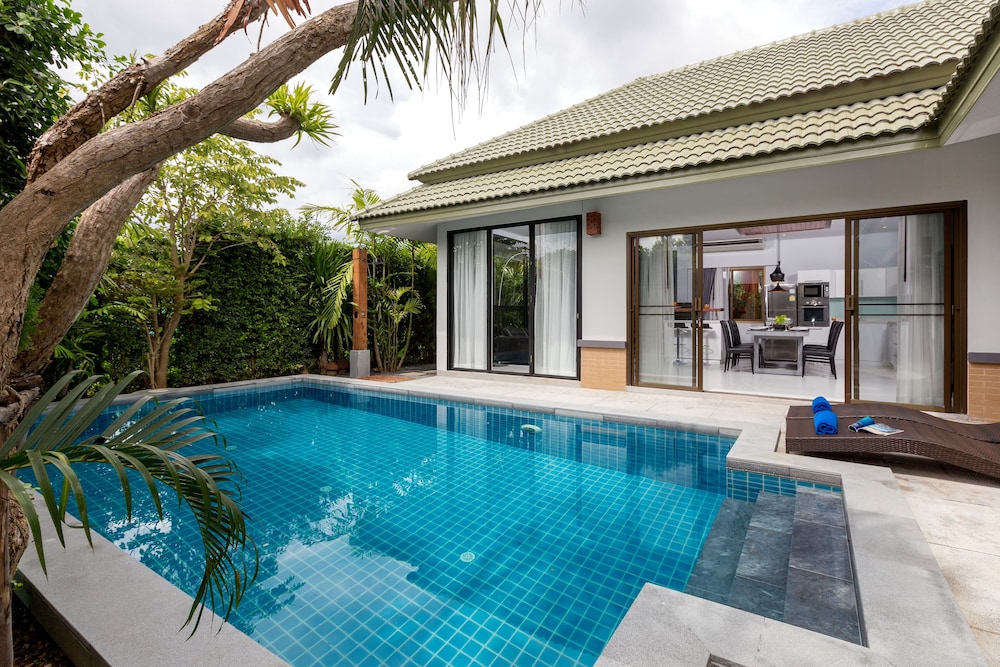 Karon Beach Pool Villas - Phuket