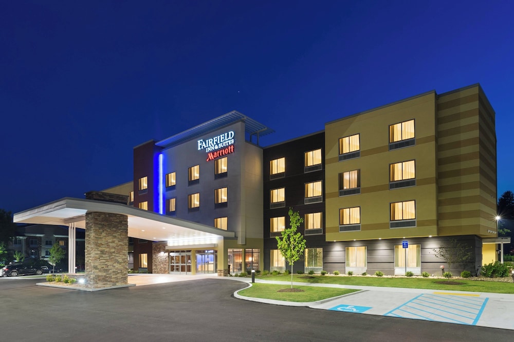 Fairfield Inn & Suites by Marriott Belle Vernon - California
