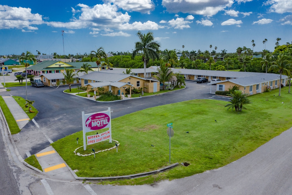 Everglades City Motel - Everglades Adventures Inn - Caribbean
