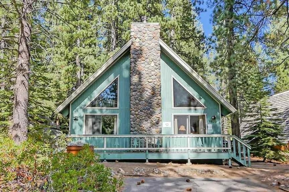 1870 Bella Coola Drive 3 Bedroom Cabin By Redawning - South Lake Tahoe, CA