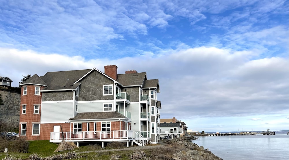 Tides Inn & Suites - Whidbey Island, WA