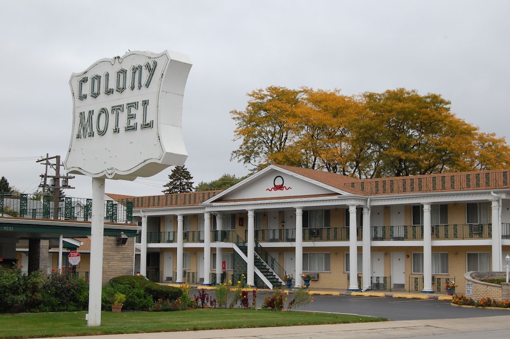 Colony Motel - Brookfield