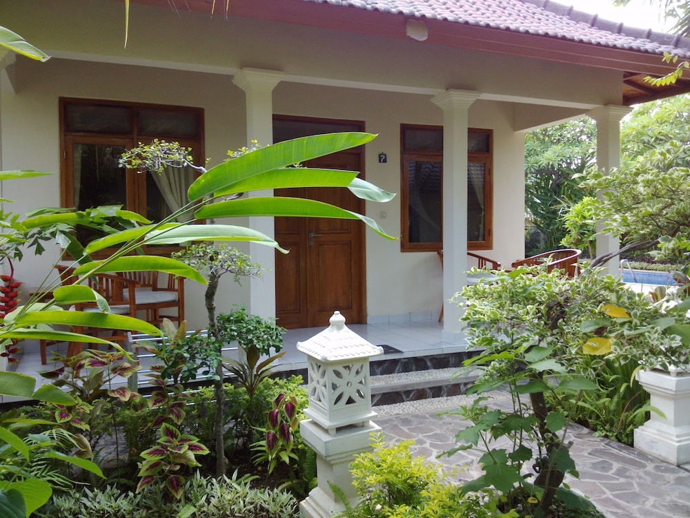 Starlight Hotel Lovina - Bali