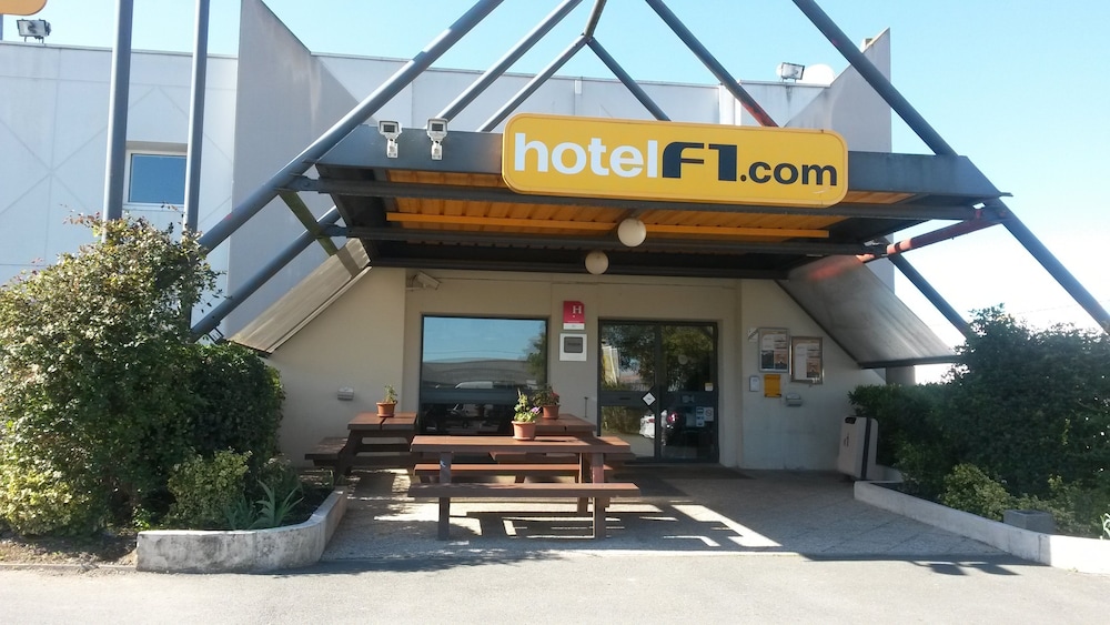 Hotelf1 Saintes - ibis Saintes