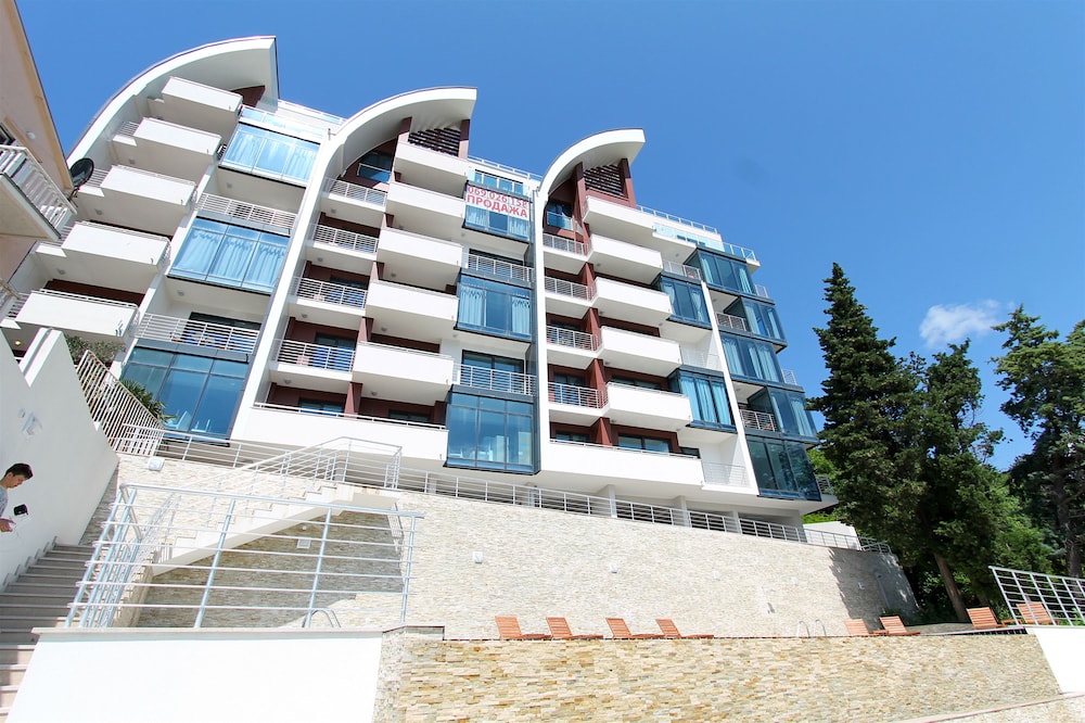 Two-bedroom Apartment With Balcony And Sea View - Budva