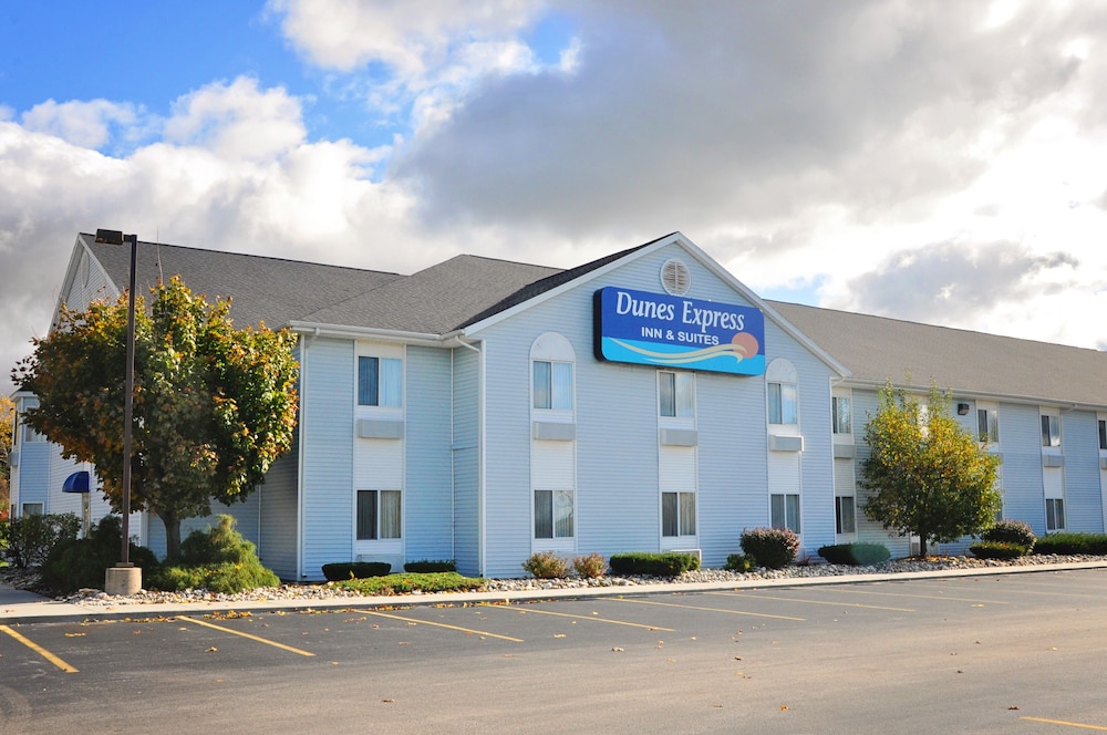 Dunes Express Inn and Suites - Pentwater, MI
