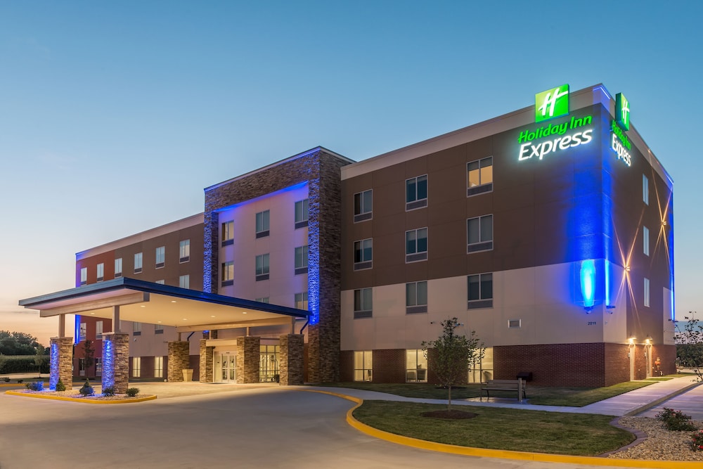 Holiday Inn Express Troy - Maryville, IL