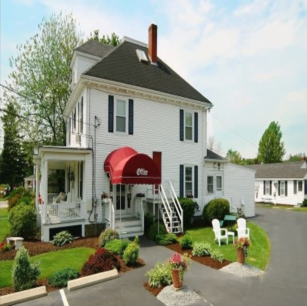 Carriage House Motel Cottages & Suites - Wells, ME