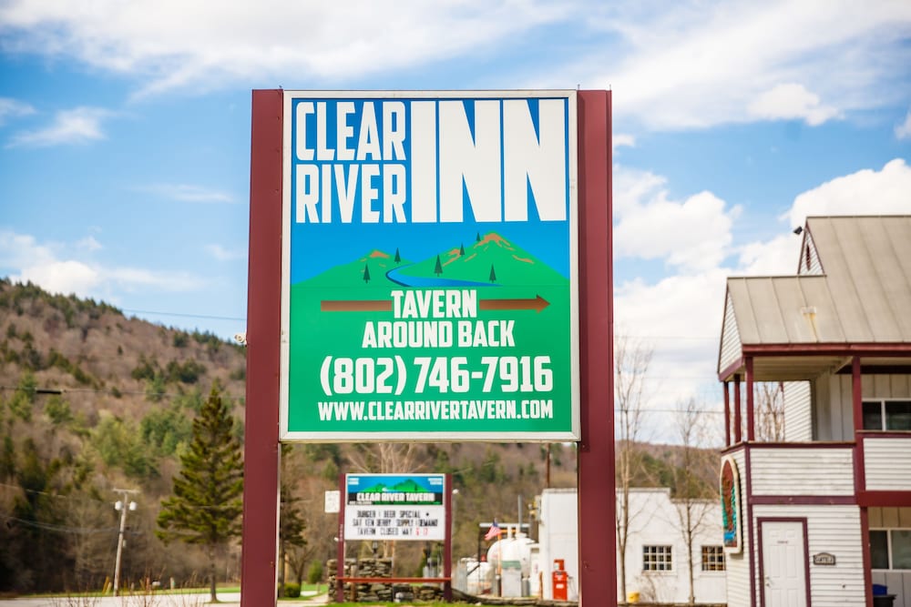 Clear River Inn - 1 King Bed (2nd Floor) - New England