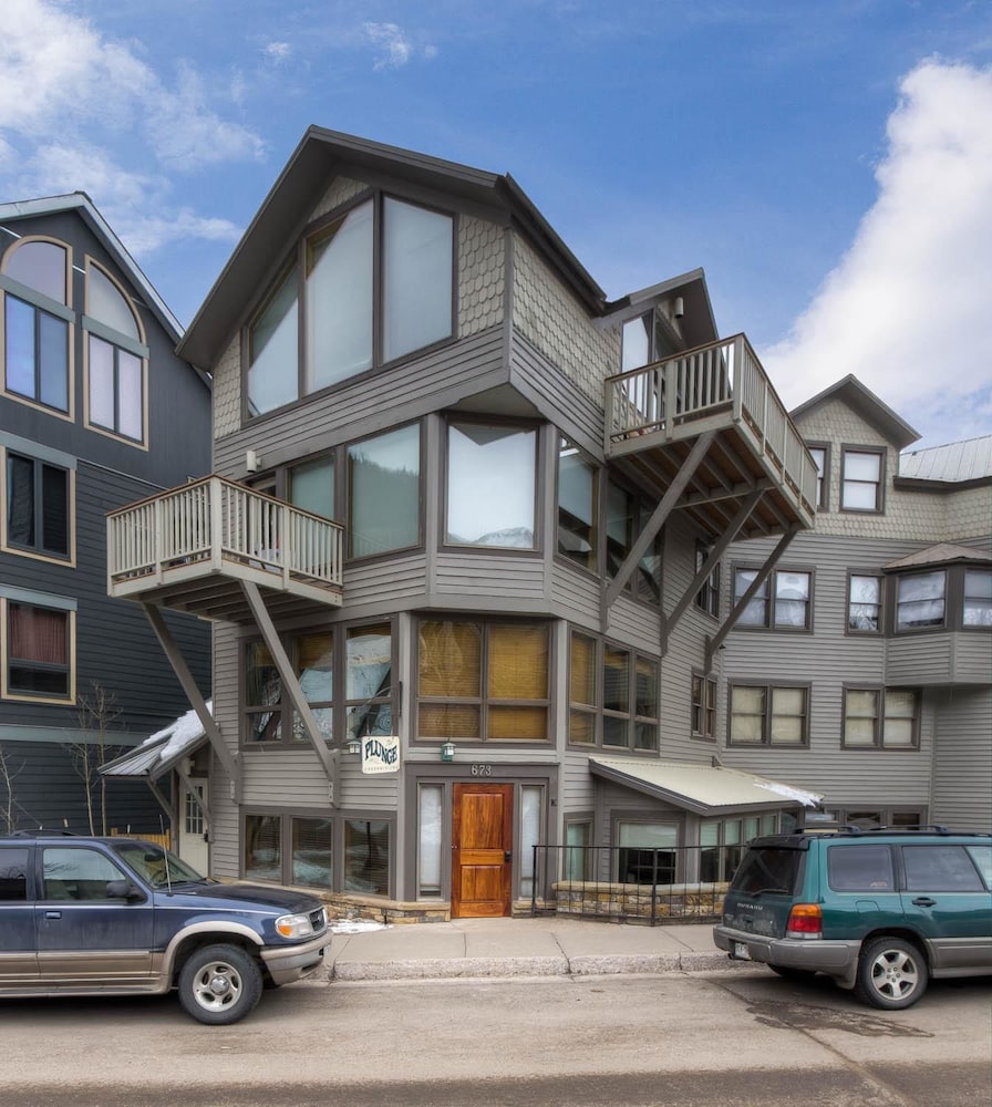Este Condominio De Tres Habitaciones Cuenta Con Excelentes Vistas De La Zona De Esquí. - Silverton, CO