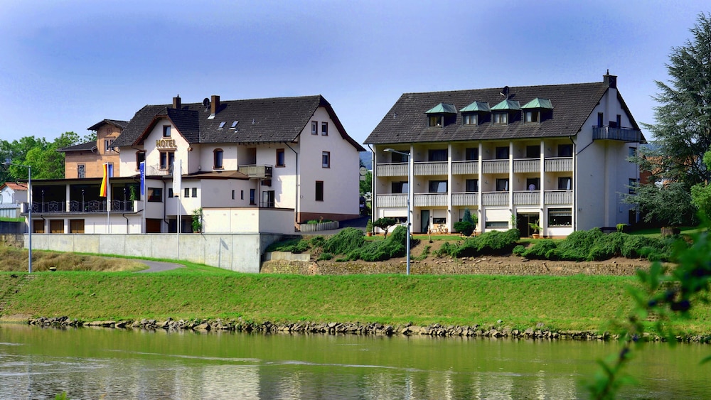 Hotel Straubs Schöne Aussicht - Miltenberg