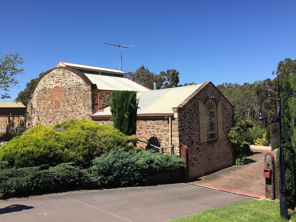 Ideal Location To Explore Historic Strathalbyn, Wineries, Good Food And Scenery - South Australia