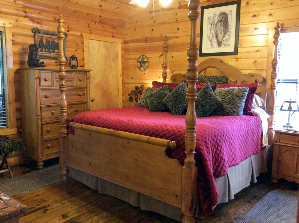 Luxury Log Cabin - Fireplace - Bath - Wifi - Cable - Porch - Pool - Resort - Branson