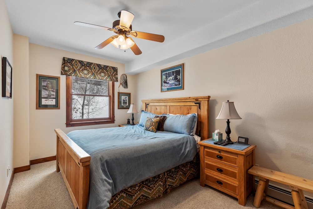 Luxury Townhome Minutes Away From Downtown! - - Steamboat Springs, CO