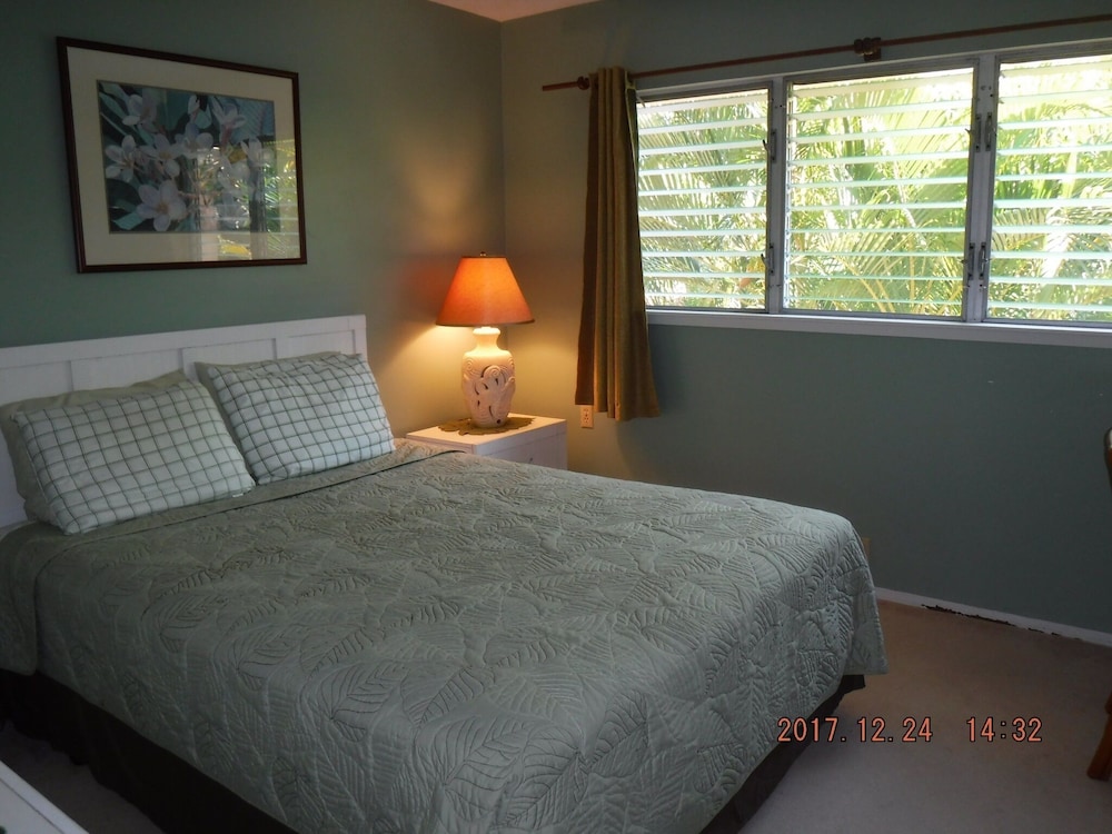 Delightful Ocean/beach Front - Budget Friendly With Ac In Both Bedrooms! - Captain Cook, HI