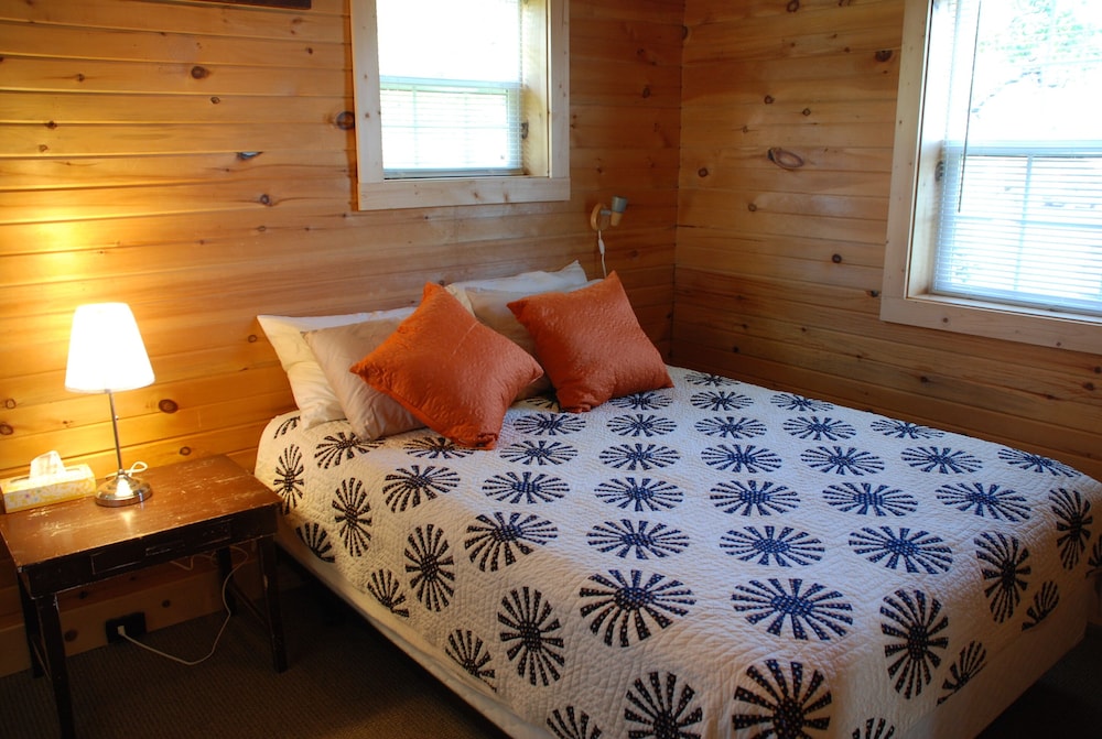 The North Shore Fisherman's Cabin- Historic- Sauna Available - Minnesota