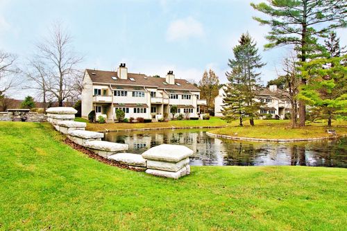Greenwater Pond, MA airbnb, hotels and vacation rentals