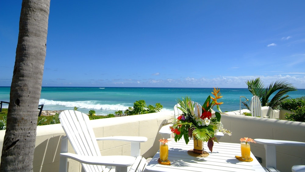 Beachfront 2 Bedroom Apt. No. 1 On The White Sand Beach Of Silver Sands - Barbados