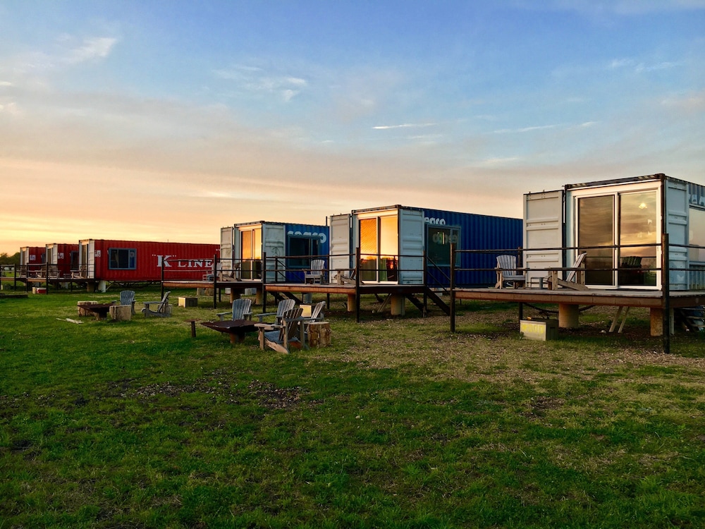 Flophouze Shipping Container Hotel - Texas