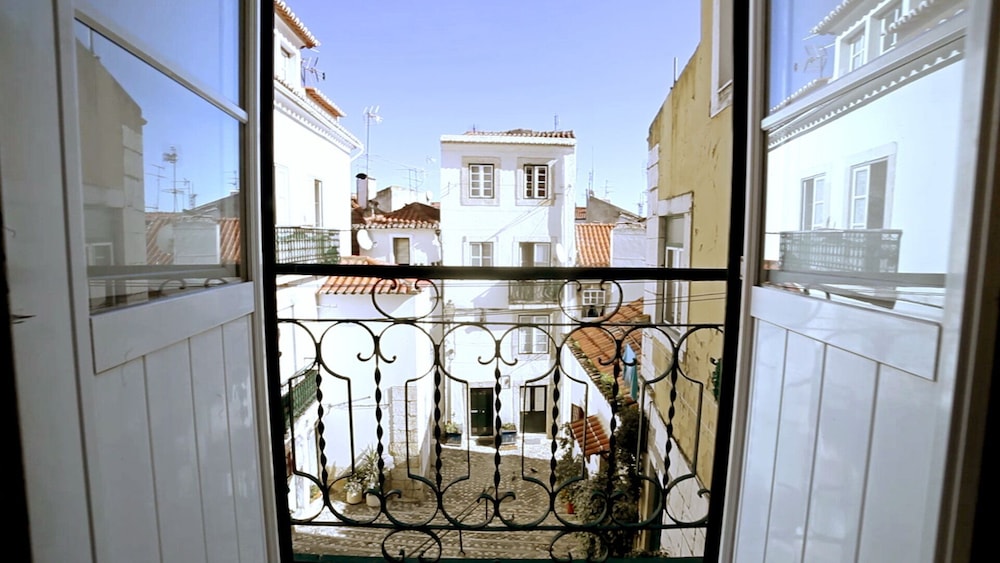 Apart In Lisbon Historic Center, Surrounded By The Castle S. Jorge And Cathedral - Lisboa
