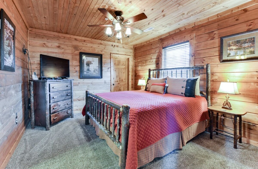 Big Game Lodge | 5 Bed, 4 Bath - Missouri