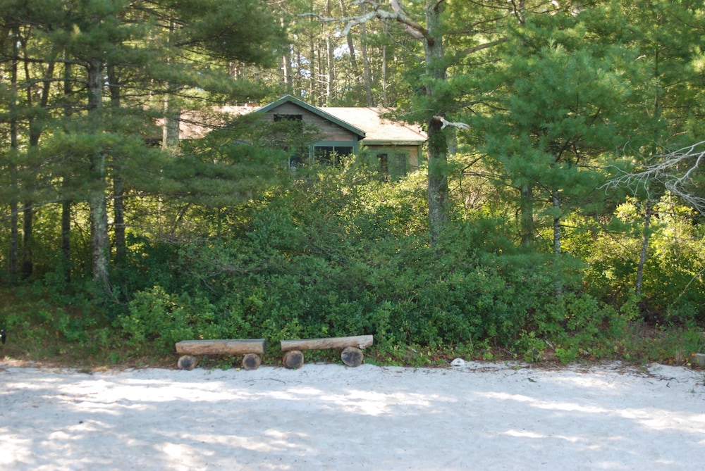 Cottage On Beautiful Long Pond  With Fantastic Sandy Lakefront Beach - Capo Cod, MA